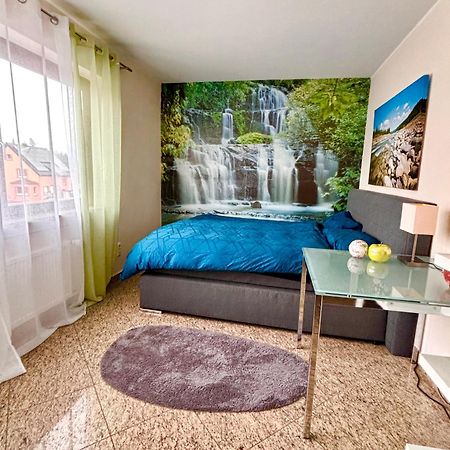 Magisches Doppelzimmer Mit Atemberaubender Wasserfall-Wand In Seligenstadt Esterno foto