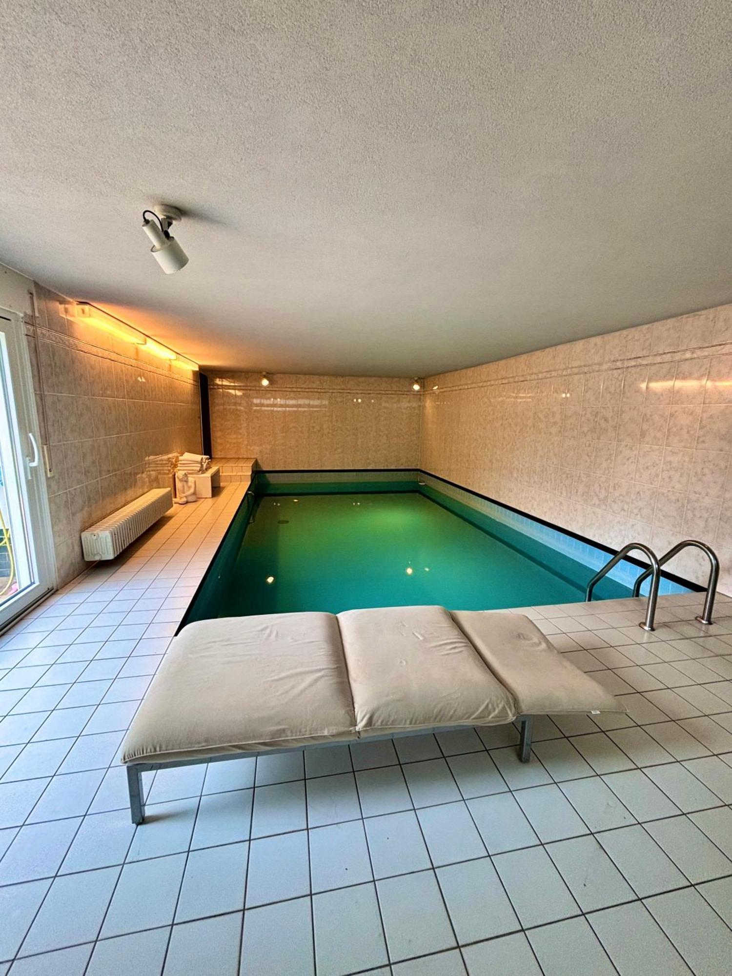 Magisches Doppelzimmer Mit Atemberaubender Wasserfall-Wand In Seligenstadt Esterno foto