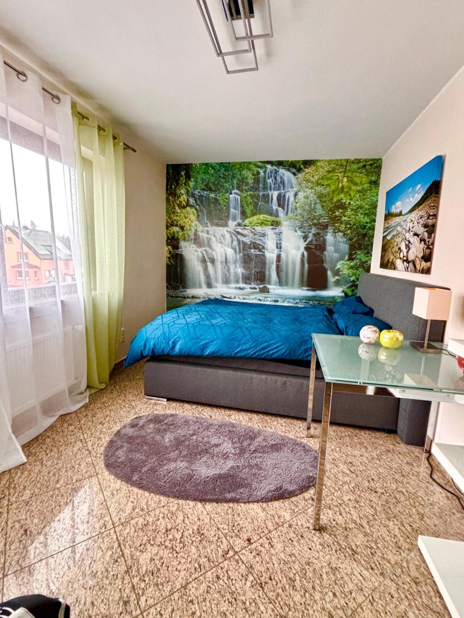 Magisches Doppelzimmer Mit Atemberaubender Wasserfall-Wand In Seligenstadt Esterno foto